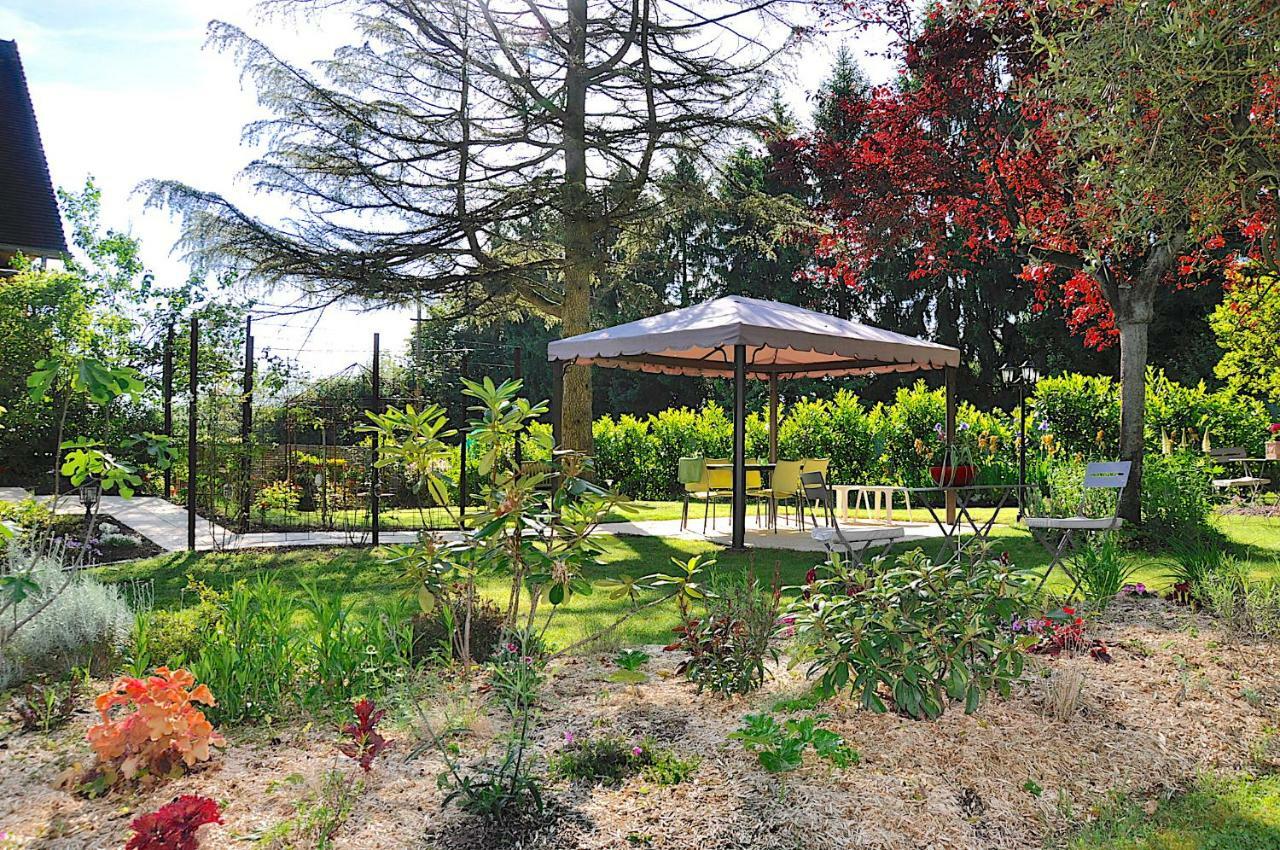 Au Jardin De Lisa Bed & Breakfast Cherreau Exterior photo